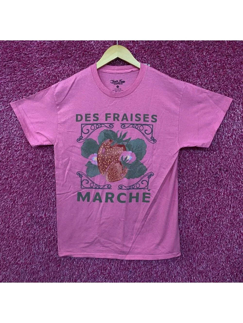 Junk Food Des Fraises Marché Cute Graphic T-Shirt Small